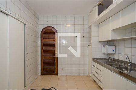 Casa de condomínio à venda com 700m², 4 quartos e 5 vagas Casa de condomínio à venda com 700m², 4 quartos e 5 vagasCozinha