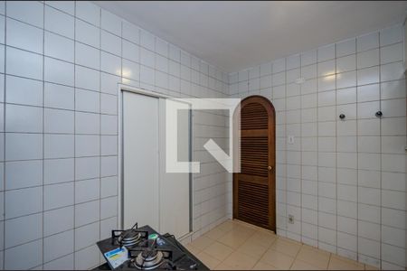Casa de condomínio à venda com 700m², 4 quartos e 5 vagas Casa de condomínio à venda com 700m², 4 quartos e 5 vagasCozinha