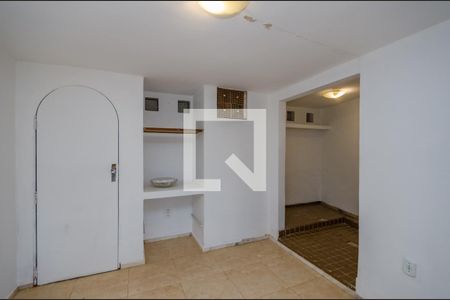 Casa de condomínio à venda com 700m², 4 quartos e 5 vagas Casa de condomínio à venda com 700m², 4 quartos e 5 vagasSuíte