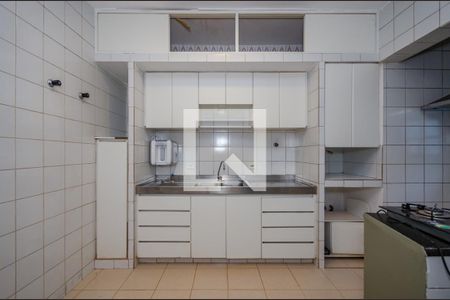 Casa de condomínio à venda com 700m², 4 quartos e 5 vagas Casa de condomínio à venda com 700m², 4 quartos e 5 vagasCozinha