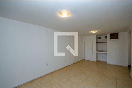 Casa de condomínio à venda com 700m², 4 quartos e 5 vagas Casa de condomínio à venda com 700m², 4 quartos e 5 vagasSuíte