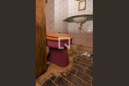 Casa de condomínio à venda com 700m², 4 quartos e 5 vagas Casa de condomínio à venda com 700m², 4 quartos e 5 vagasBanheiro de Serviço