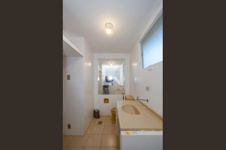 Casa de condomínio à venda com 700m², 4 quartos e 5 vagas Casa de condomínio à venda com 700m², 4 quartos e 5 vagasBanheiro da Suíte