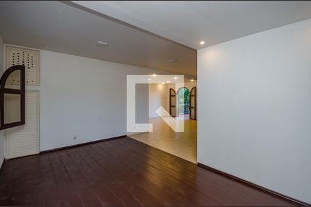 Sala de casa de condomínio à venda com 4 quartos, 700m² em Estância Serrana, Nova Lima