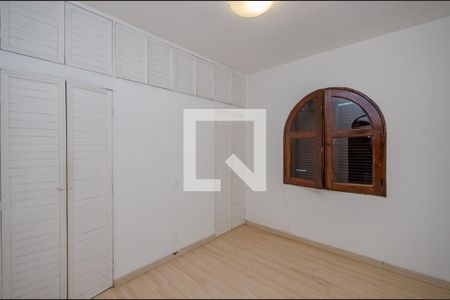 Casa de condomínio à venda com 700m², 4 quartos e 5 vagas Casa de condomínio à venda com 700m², 4 quartos e 5 vagasQuarto 4