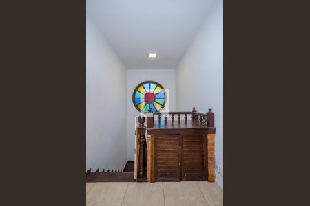 Casa de condomínio à venda com 700m², 4 quartos e 5 vagas Casa de condomínio à venda com 700m², 4 quartos e 5 vagasEscada