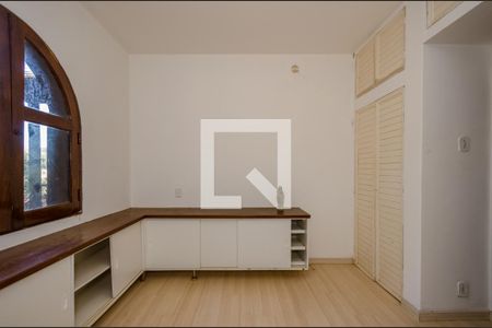 Casa de condomínio à venda com 700m², 4 quartos e 5 vagas Casa de condomínio à venda com 700m², 4 quartos e 5 vagasQuarto 3