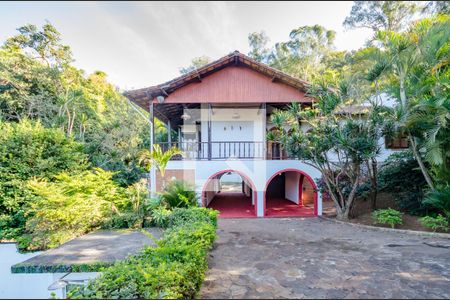 Casa de condomínio à venda com 700m², 4 quartos e 5 vagas Casa de condomínio à venda com 700m², 4 quartos e 5 vagasÁrea Externa - Quintal