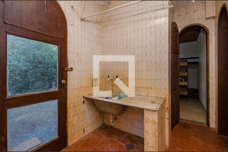 Casa de condomínio à venda com 700m², 4 quartos e 5 vagas Casa de condomínio à venda com 700m², 4 quartos e 5 vagasÁrea de Serviço