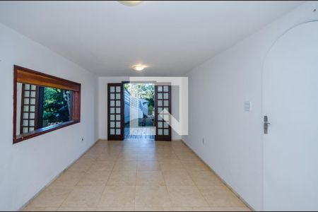 Casa de condomínio à venda com 700m², 4 quartos e 5 vagas Casa de condomínio à venda com 700m², 4 quartos e 5 vagasSuíte