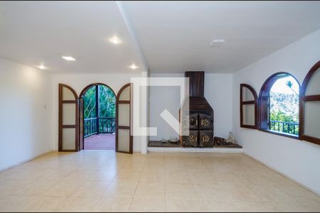 Casa de condomínio à venda com 700m², 4 quartos e 5 vagas Casa de condomínio à venda com 700m², 4 quartos e 5 vagasSala