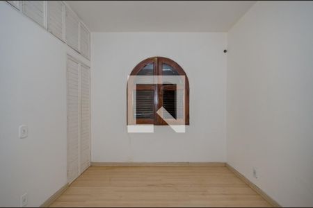 Casa de condomínio à venda com 700m², 4 quartos e 5 vagas Casa de condomínio à venda com 700m², 4 quartos e 5 vagasQuarto 4