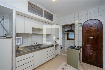 Casa de condomínio à venda com 700m², 4 quartos e 5 vagas Casa de condomínio à venda com 700m², 4 quartos e 5 vagasCozinha