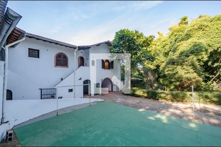 Casa de condomínio à venda com 700m², 4 quartos e 5 vagas Casa de condomínio à venda com 700m², 4 quartos e 5 vagasÁrea Externa - Quintal