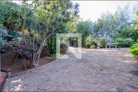 Casa de condomínio à venda com 700m², 4 quartos e 5 vagas Casa de condomínio à venda com 700m², 4 quartos e 5 vagasÁrea Externa - Quintal