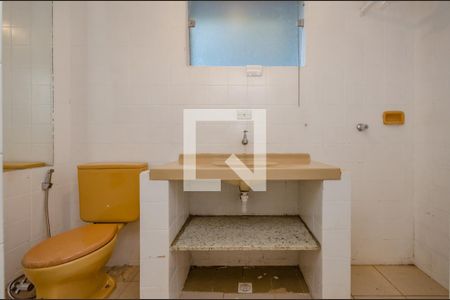 Casa de condomínio à venda com 700m², 4 quartos e 5 vagas Casa de condomínio à venda com 700m², 4 quartos e 5 vagasBanheiro da Suíte