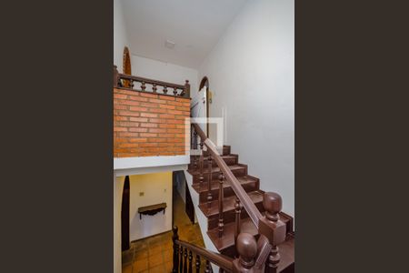 Casa de condomínio à venda com 700m², 4 quartos e 5 vagas Casa de condomínio à venda com 700m², 4 quartos e 5 vagasEscada