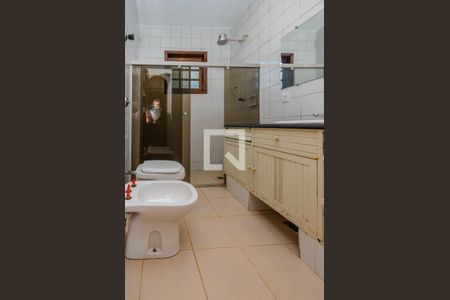 Casa de condomínio à venda com 700m², 4 quartos e 5 vagas Casa de condomínio à venda com 700m², 4 quartos e 5 vagasBanheiro Social 1