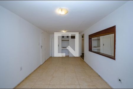 Casa de condomínio à venda com 700m², 4 quartos e 5 vagas Casa de condomínio à venda com 700m², 4 quartos e 5 vagasSuíte