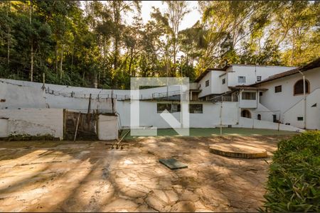 Casa de condomínio à venda com 700m², 4 quartos e 5 vagas Casa de condomínio à venda com 700m², 4 quartos e 5 vagasÁrea Externa - Quintal