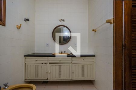 Casa de condomínio à venda com 700m², 4 quartos e 5 vagas Casa de condomínio à venda com 700m², 4 quartos e 5 vagasBanheiro Social 2