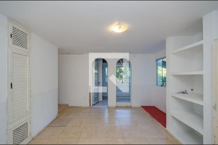 Casa de condomínio à venda com 700m², 4 quartos e 5 vagas Casa de condomínio à venda com 700m², 4 quartos e 5 vagasCloset da suíte