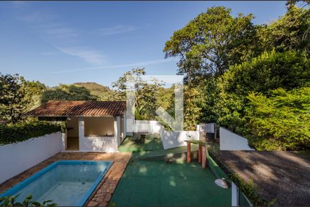 Casa de condomínio à venda com 700m², 4 quartos e 5 vagas Casa de condomínio à venda com 700m², 4 quartos e 5 vagasÁrea Externa - Quintal