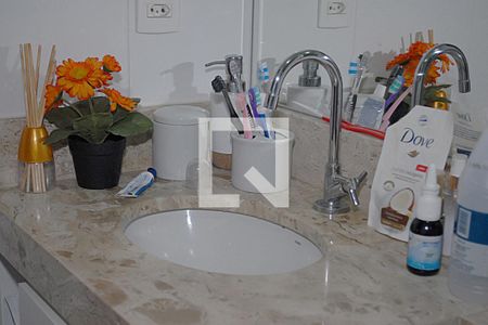 Banheiro da Suíte 1 de casa de condomínio à venda com 2 quartos, 100m² em Vila Mazzei, São Paulo