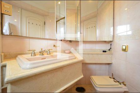 Apartamento para alugar com 200m², 2 quartos e 3 vagasBanheiro da Suíte 2