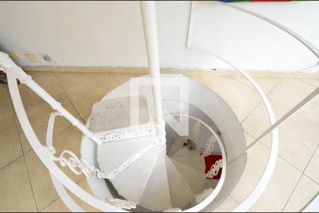 Apartamento para alugar com 200m², 2 quartos e 3 vagasEscada
