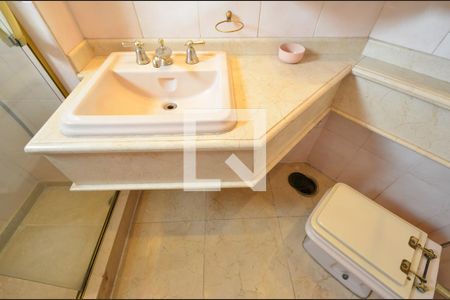 Apartamento para alugar com 200m², 2 quartos e 3 vagasBanheiro da Suíte 2