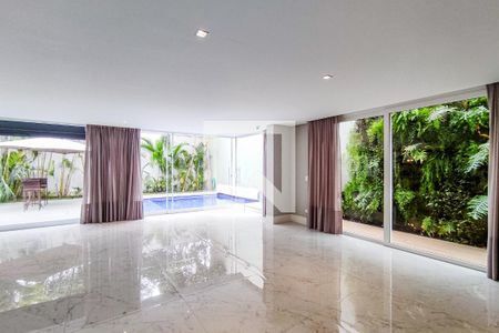 Sala de casa de condomínio à venda com 3 quartos, 600m² em Granja Julieta, São Paulo