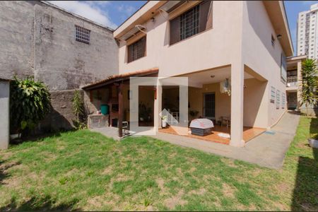 Casa à venda com 200m², 3 quartos e 2 vagas Casa à venda com 200m², 3 quartos e 2 vagasQuintal