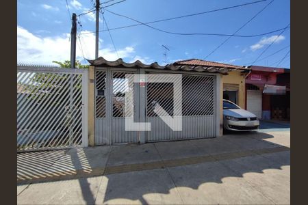 Casa à venda com 200m², 3 quartos e 2 vagas Casa à venda com 200m², 3 quartos e 2 vagasFachada
