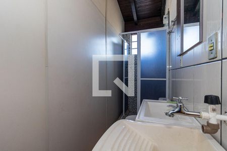 Banheiro de kitnet/studio para alugar com 1 quarto, 18m² em Sarandi, Porto Alegre