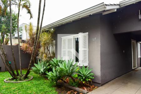 Casa à venda com 180m², 2 quartos e 4 vagasFachada