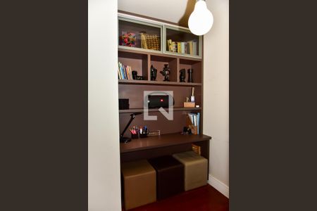 Casa à venda com 180m², 2 quartos e 4 vagasEscritório