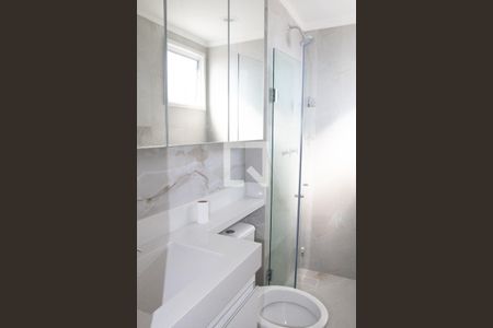 Banheiro do Quarto 1 de apartamento para alugar com 3 quartos, 63m² em Parque Vitória, São Paulo