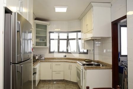 Apartamento para alugar com 172m², 4 quartos e 2 vagasCozinha