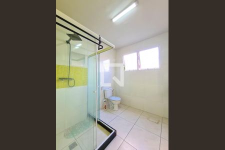 Banheiro de apartamento à venda com 1 quarto, 41m² em Del Castilho, Rio de Janeiro