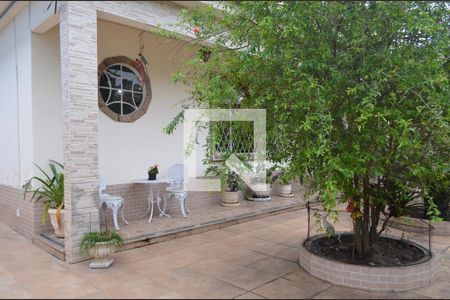 Casa à venda com 210m², 3 quartos e 6 vagasÁrea Externa