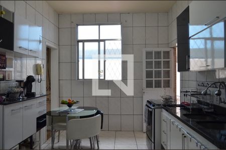 Casa à venda com 210m², 3 quartos e 6 vagasCozinha