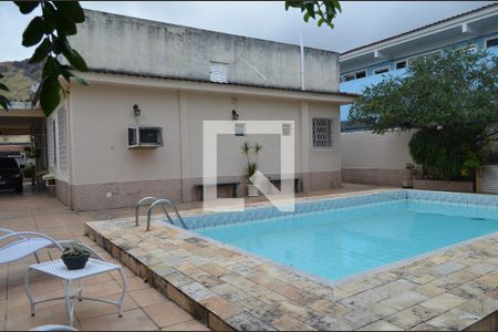 Casa à venda com 210m², 3 quartos e 6 vagasÁrea Externa