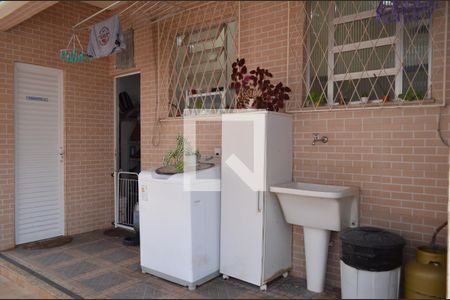 Casa à venda com 210m², 3 quartos e 6 vagasÁrea de Serviço