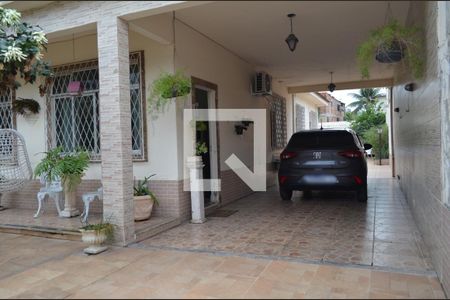 Casa à venda com 210m², 3 quartos e 6 vagasÁrea Externa - Garagem