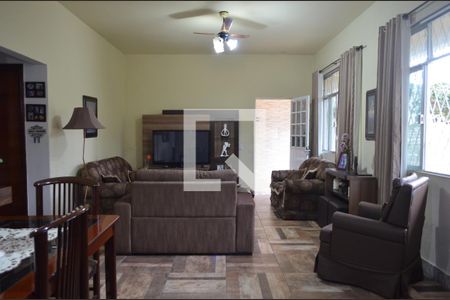 Sala de casa à venda com 3 quartos, 210m² em Taquara, Rio de Janeiro