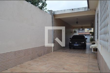Casa à venda com 210m², 3 quartos e 6 vagasÁrea Externa - Garagem