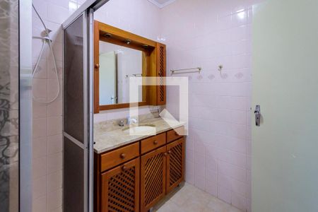 Banheiro de apartamento para alugar com 1 quarto, 50m² em Glória, Porto Alegre