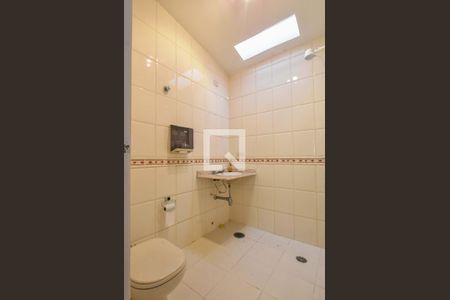 Casa à venda com 215m², 4 quartos e 2 vagasBanheiro