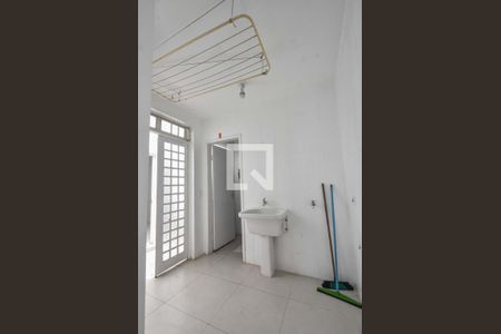 Casa à venda com 215m², 4 quartos e 2 vagasLavanderia